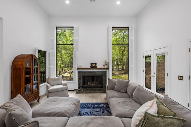 208 Sugarberry Circle, Houston, TX 77024