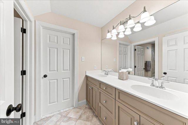 4 WELLFLEET LN, Glen Mills, PA 19342