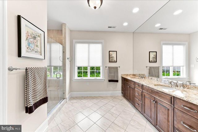 4 WELLFLEET LN, Glen Mills, PA 19342
