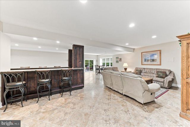 4 WELLFLEET LN, Glen Mills, PA 19342
