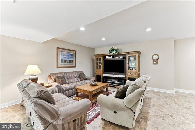 4 WELLFLEET LN, Glen Mills, PA 19342