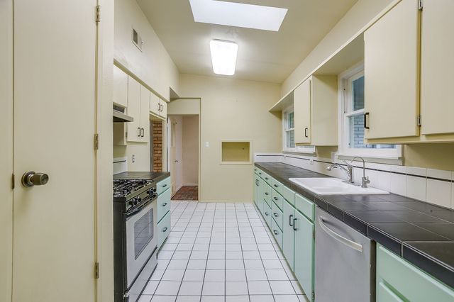 1100 Mockingbird Lane, Arlington, TX 76013