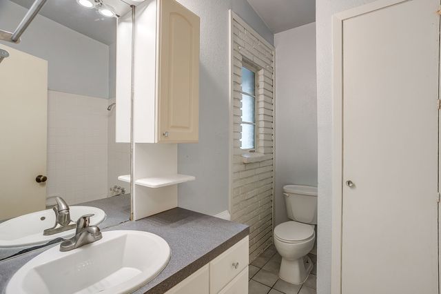 1100 Mockingbird Lane, Arlington, TX 76013