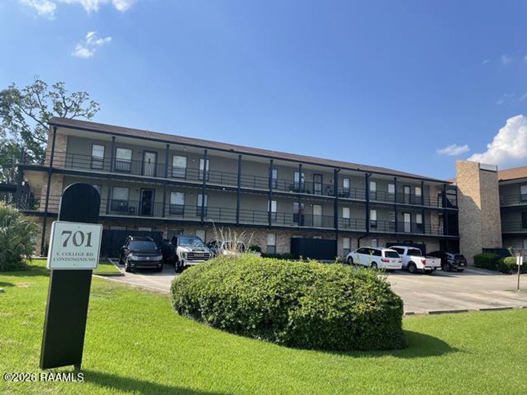 701 S College Road Apt 216, Lafayette, LA 70503