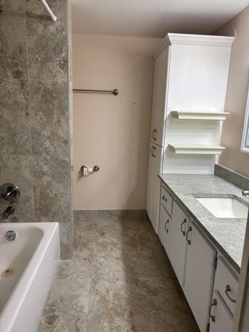 312 Wellington F, West Palm Beach, FL 33417