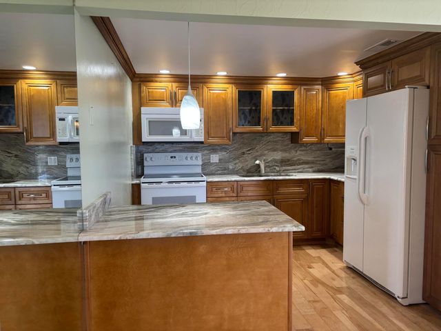 312 Wellington F, West Palm Beach, FL 33417