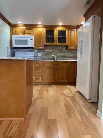 312 Wellington F, West Palm Beach, FL 33417