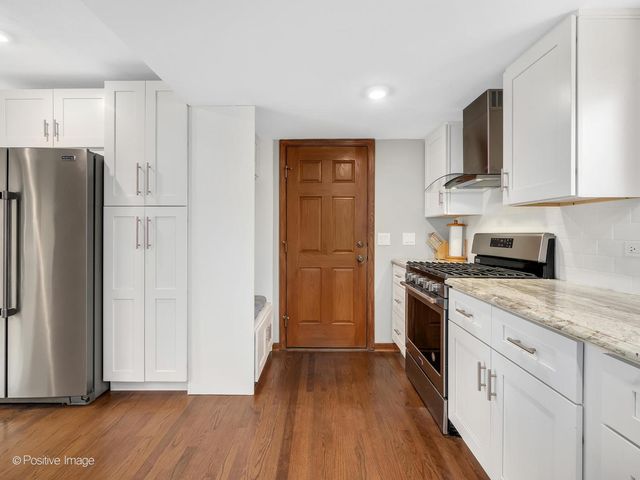 564 E Bryn Mawr Avenue, Roselle, IL 60172