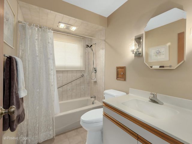 564 E Bryn Mawr Avenue, Roselle, IL 60172