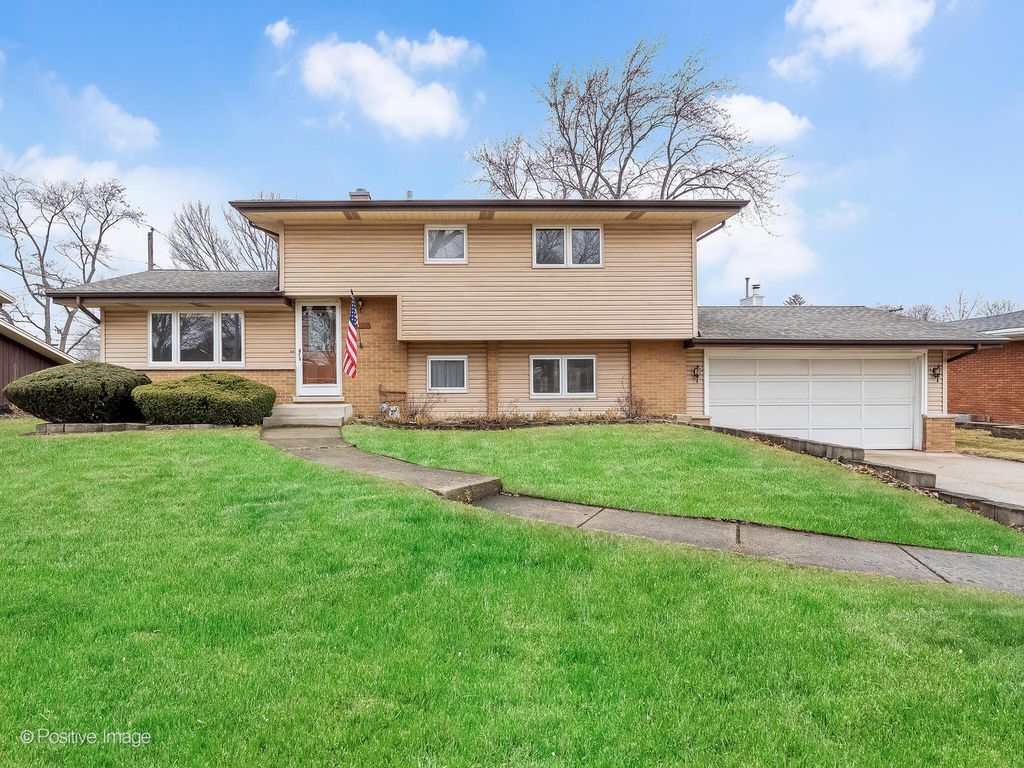 564 E Bryn Mawr Avenue, Roselle, IL 60172