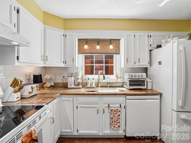 1737 Haywood Manor Road B, Hendersonville, NC 28791