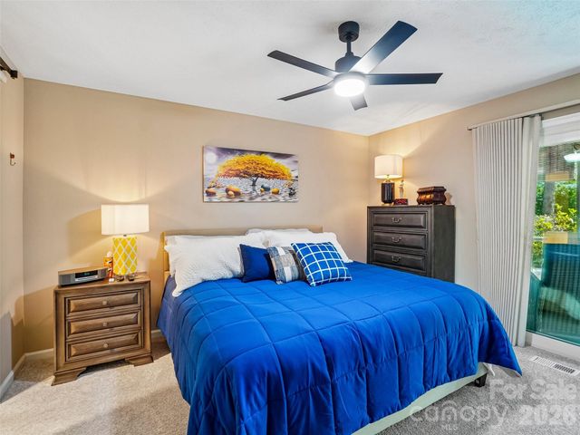 1737 Haywood Manor Road B, Hendersonville, NC 28791