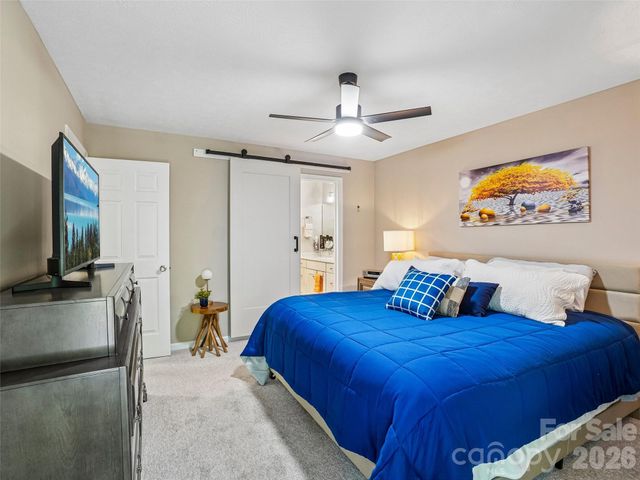 1737 Haywood Manor Road B, Hendersonville, NC 28791
