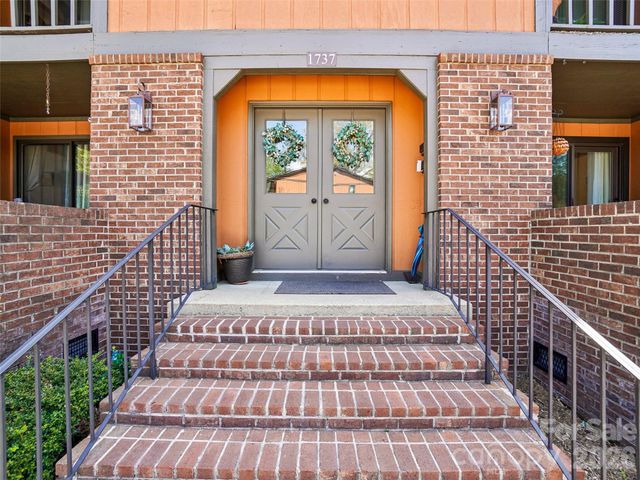 1737 Haywood Manor Road B, Hendersonville, NC 28791