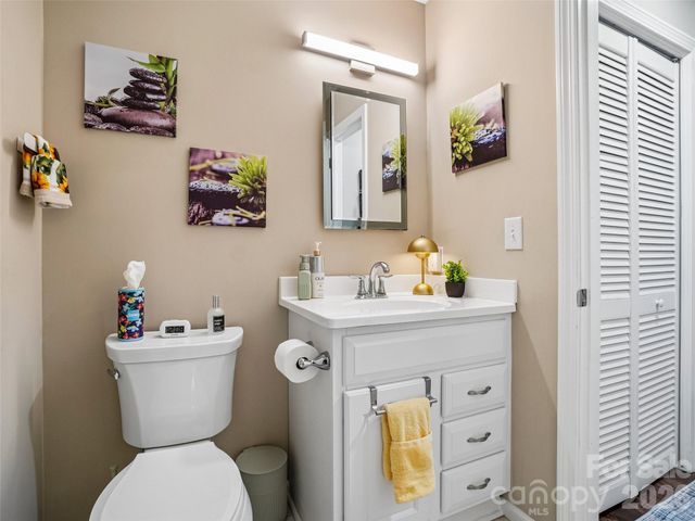 1737 Haywood Manor Road B, Hendersonville, NC 28791