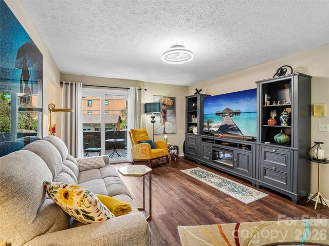 1737 Haywood Manor Road B, Hendersonville, NC 28791