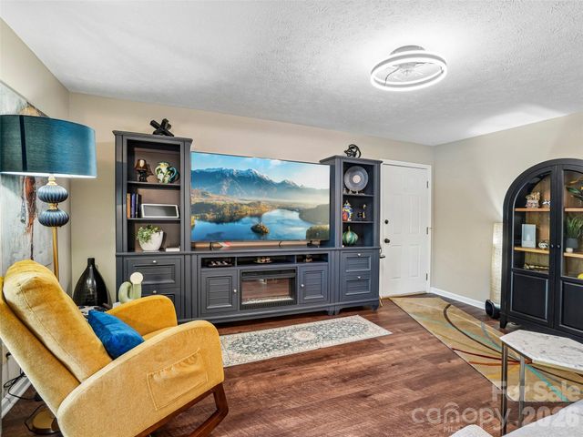 1737 Haywood Manor Road B, Hendersonville, NC 28791