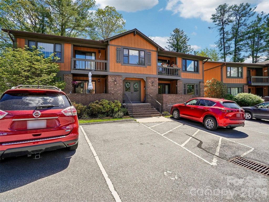1737 Haywood Manor Road B, Hendersonville, NC 28791