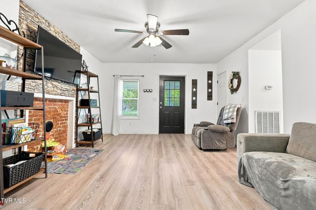 3851 Middle Wallens Creek Road, Duffield, VA 24244