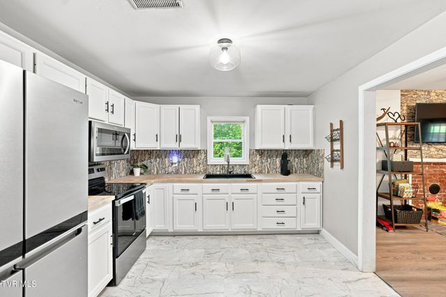 3851 Middle Wallens Creek Road, Duffield, VA 24244