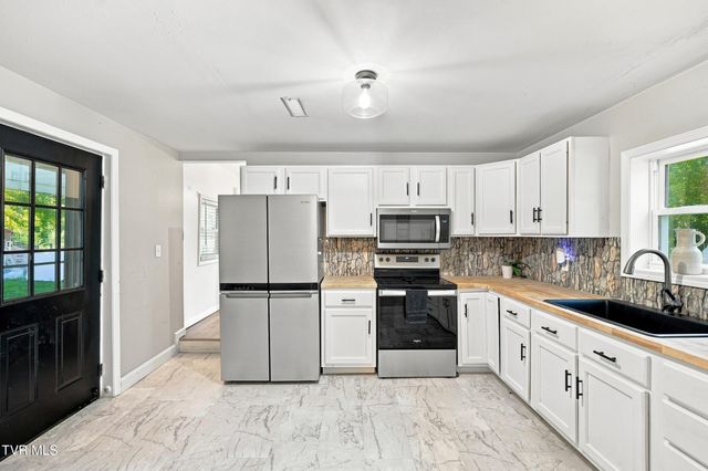 3851 Middle Wallens Creek Road, Duffield, VA 24244