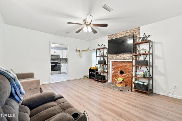 3851 Middle Wallens Creek Road, Duffield, VA 24244