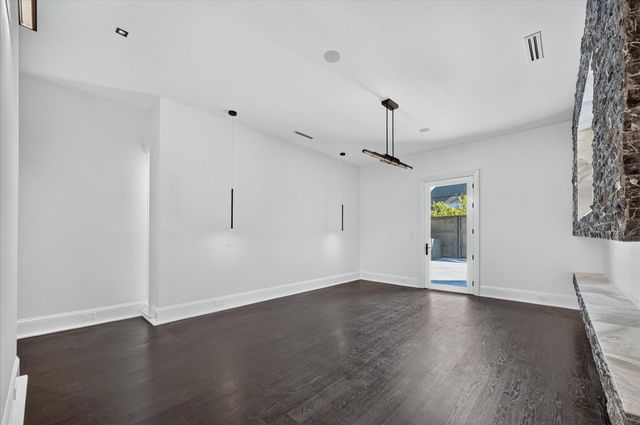 6404 Lakehurst Avenue, Dallas, TX 75230