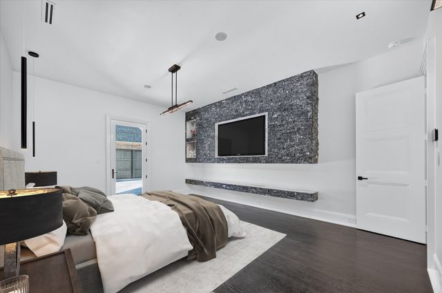 6404 Lakehurst Avenue, Dallas, TX 75230