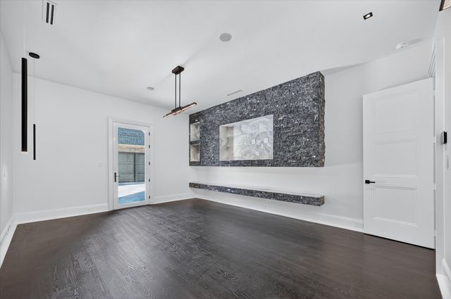 6404 Lakehurst Avenue, Dallas, TX 75230