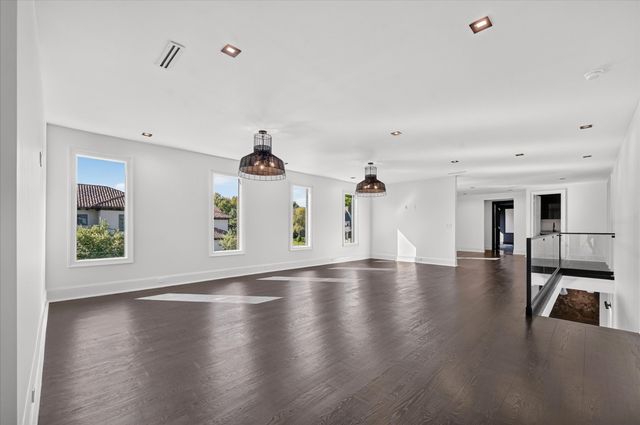 6404 Lakehurst Avenue, Dallas, TX 75230