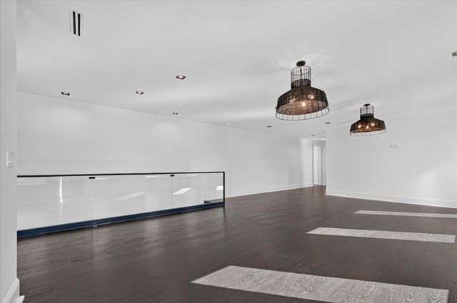 6404 Lakehurst Avenue, Dallas, TX 75230