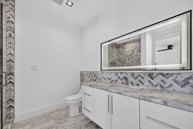 6404 Lakehurst Avenue, Dallas, TX 75230