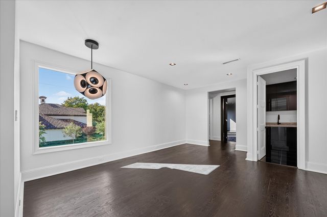 6404 Lakehurst Avenue, Dallas, TX 75230
