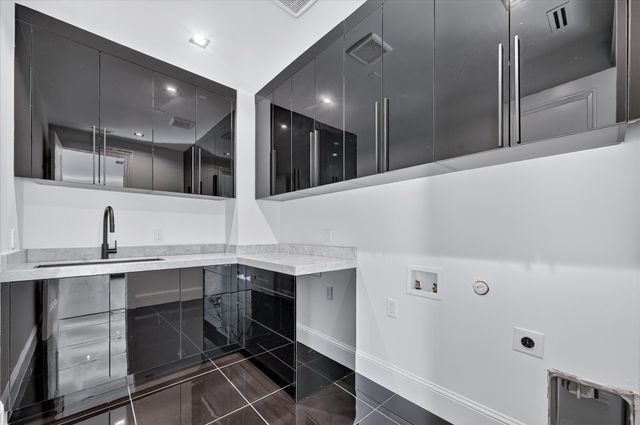 6404 Lakehurst Avenue, Dallas, TX 75230