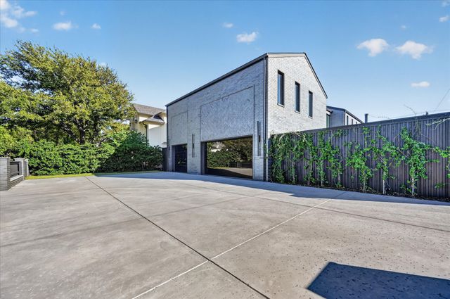6404 Lakehurst Avenue, Dallas, TX 75230