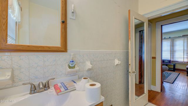 16 N Hollywood Avenue, Gloversville, NY 12078