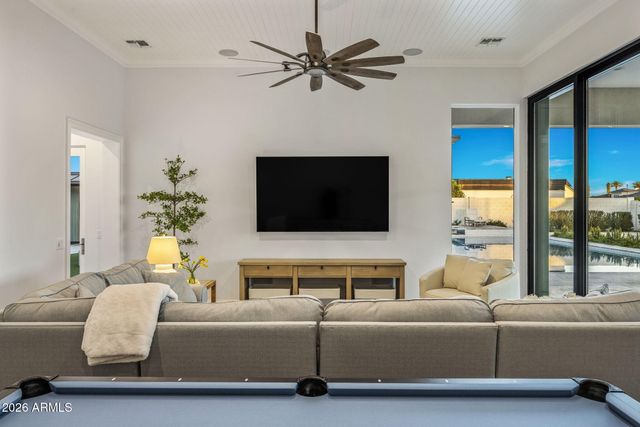 2677 E MAPLEWOOD Street, Gilbert, AZ 85297