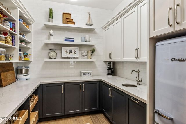 2677 E MAPLEWOOD Street, Gilbert, AZ 85297