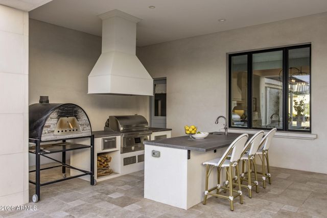 2677 E MAPLEWOOD Street, Gilbert, AZ 85297