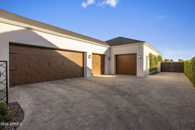 2677 E MAPLEWOOD Street, Gilbert, AZ 85297