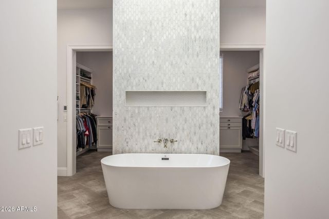 2677 E MAPLEWOOD Street, Gilbert, AZ 85297