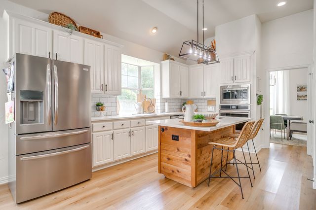 830 Doral Drive, Mansfield, TX 76063