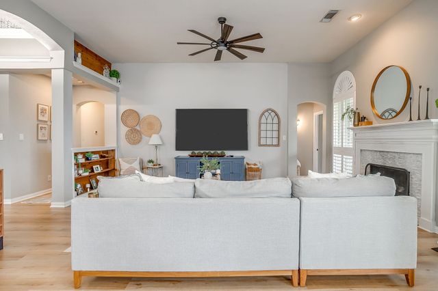 830 Doral Drive, Mansfield, TX 76063