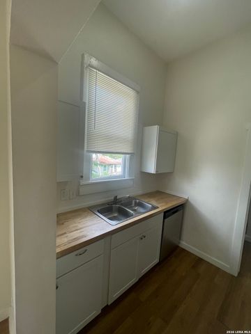 1815 E Houston St Apt 1, San Antonio, TX 78202