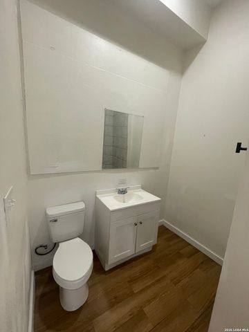 1815 E Houston St Apt 1, San Antonio, TX 78202