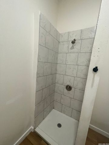 1815 E Houston St Apt 1, San Antonio, TX 78202