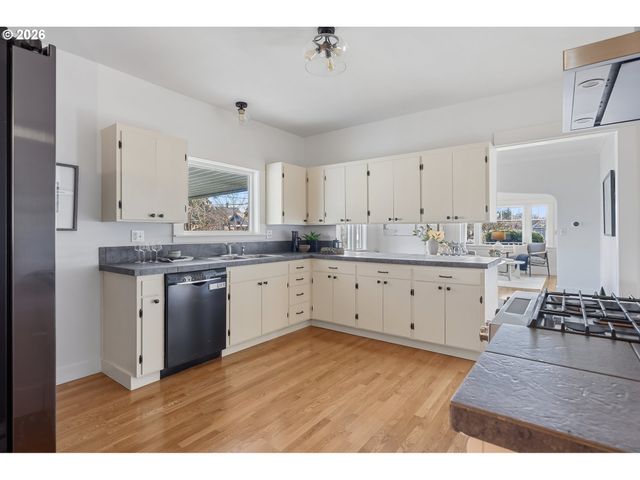 2845 Ne 53RD Ave, Portland, OR 97213