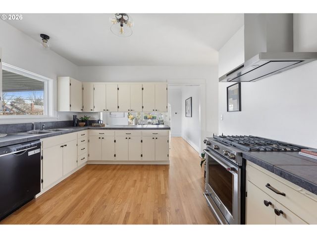 2845 Ne 53RD Ave, Portland, OR 97213