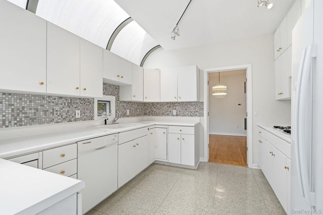 13 Kassel Court, Mamaroneck, NY 10543