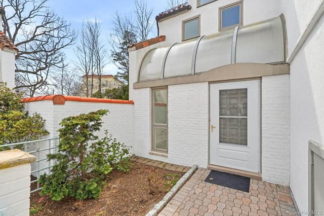 13 Kassel Court, Mamaroneck, NY 10543